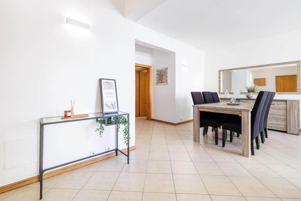 Sea-Front 1' Min! - Apartment With Ac & Wifi Quarteira Luaran gambar
