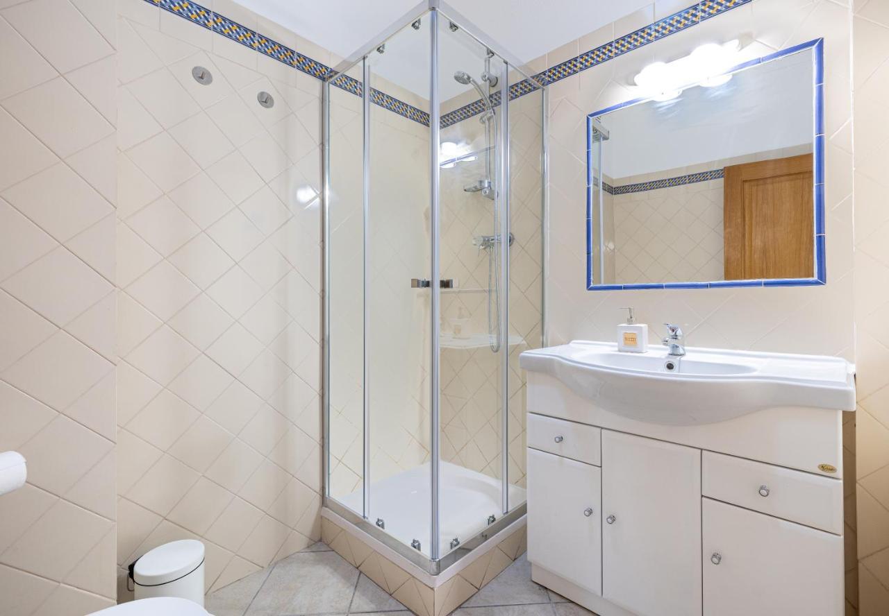 Sea-Front 1' Min! - Apartment With Ac & Wifi Quarteira Luaran gambar